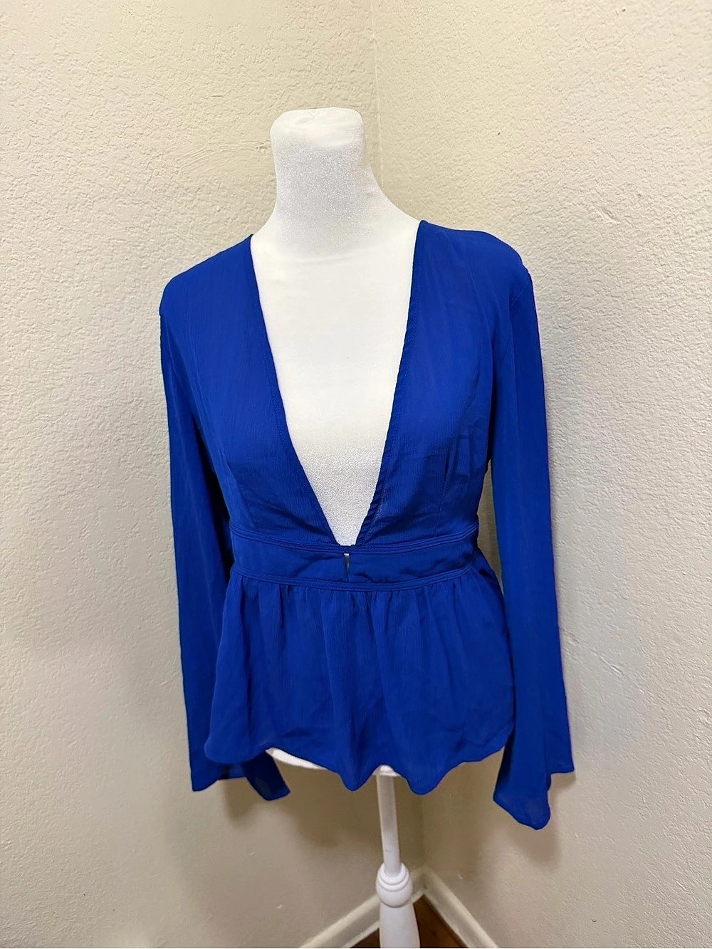Urban Outfitters Blue Long Sleeve Size Medium NWT